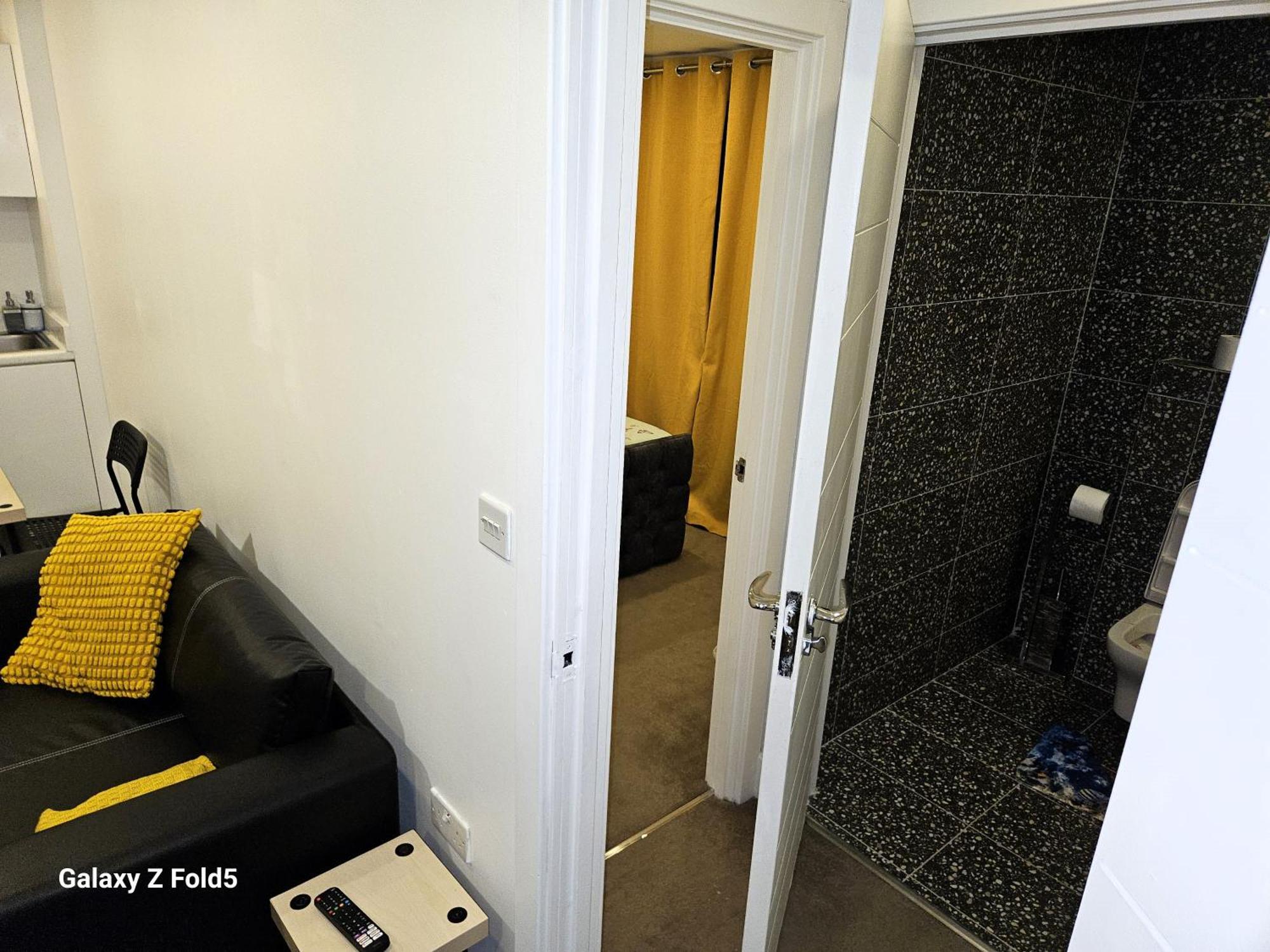 London Sleephouse Partying Is Not Allowed Pls Dış mekan fotoğraf