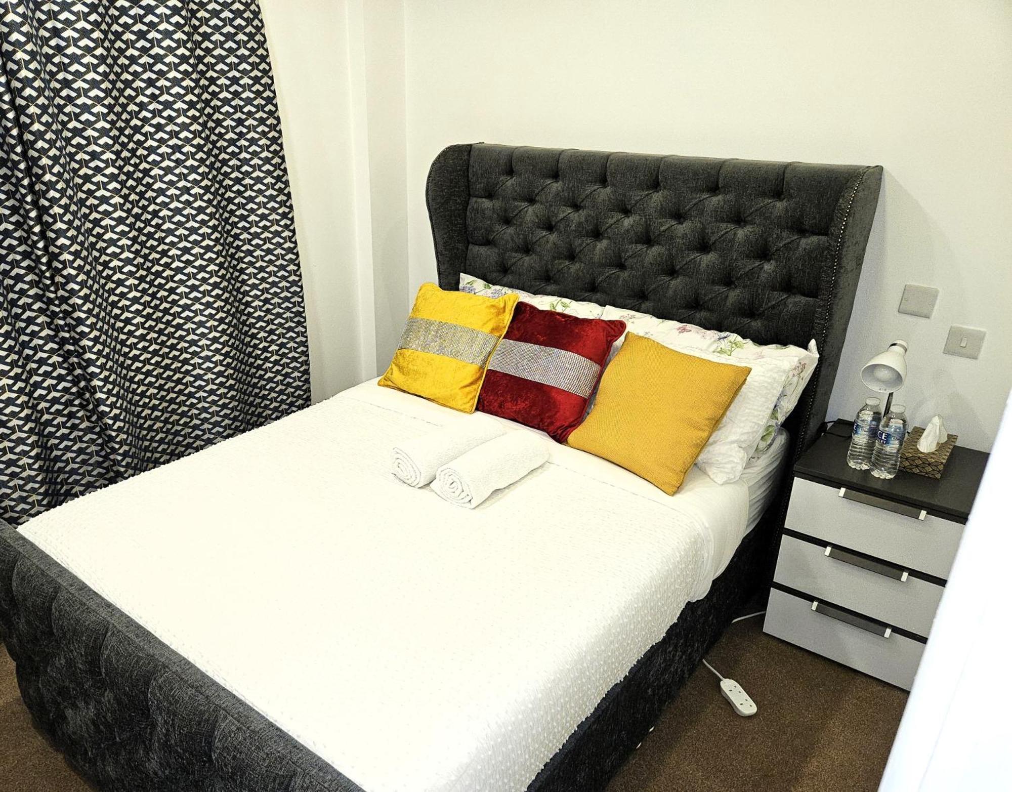London Sleephouse Partying Is Not Allowed Pls Dış mekan fotoğraf
